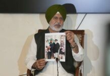 आप का अकालियों पर पलटवार, बलतेज पन्नू ने अमरदीप ग्रेवाल की सीनियर भाजपा नेताओं के साथ गुरी चाहल की अकालियों के साथ दिखाईं तस्वीरें